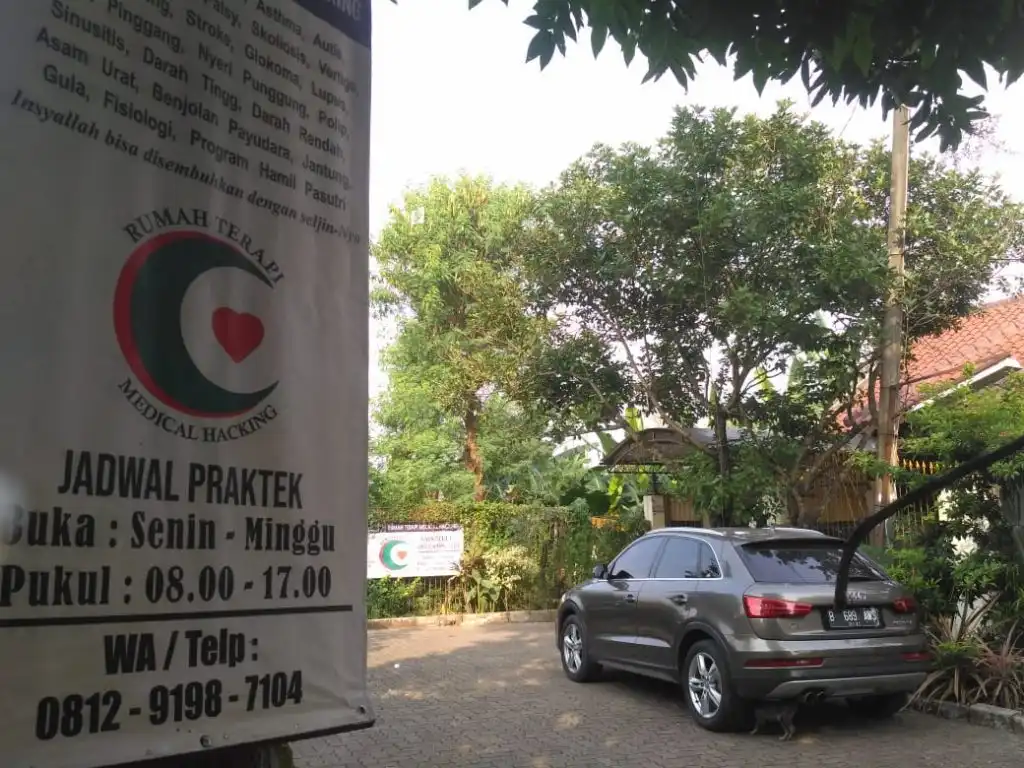 KLINIK TERAPI MEDICAL HACKING TAMPAK DEPAN KANAN